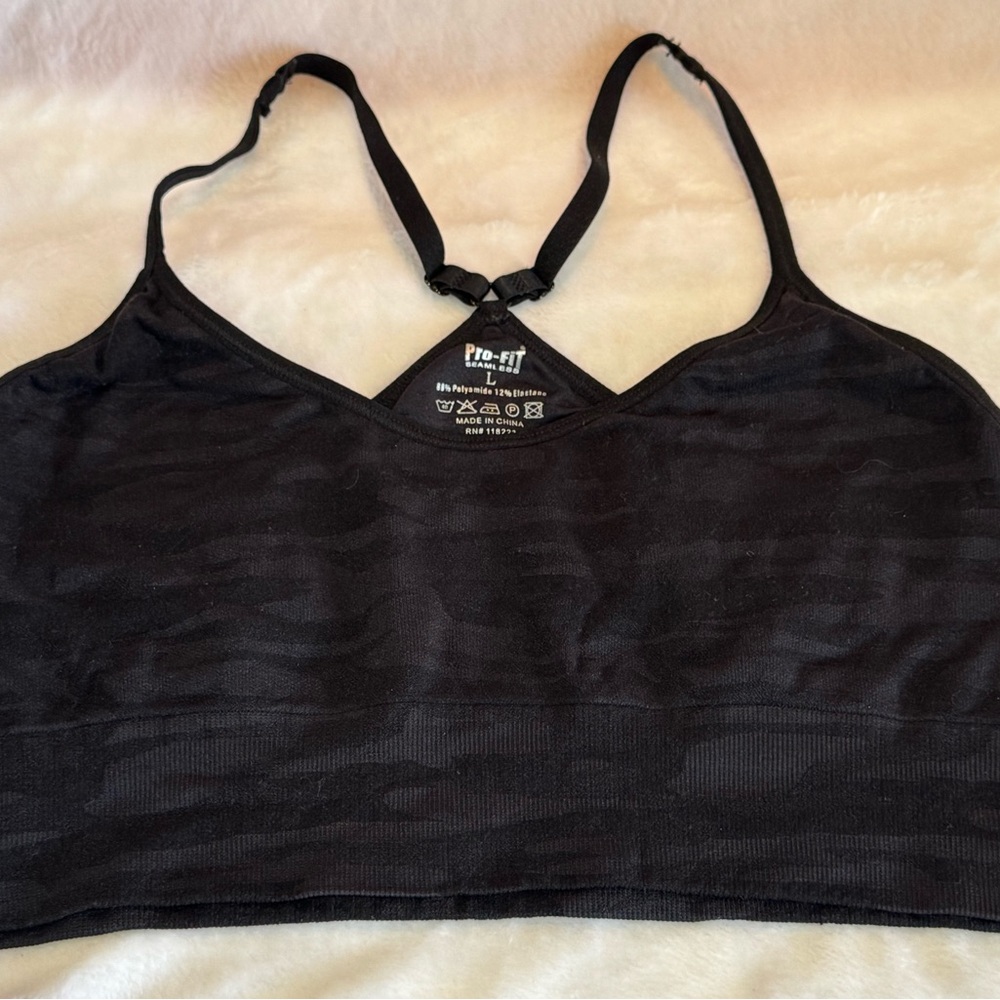 Black Seamless Racerback Sports Bralette